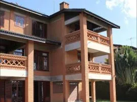 Aconchegante e ampla casa na Granja Viana