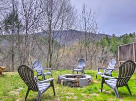 Charming Marion Cabin Fire Pit and Mtn Views!, cabaña o casa de campo en Marion