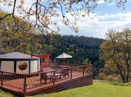 Cae Mawr Yurt Glamping, luxusní stan v destinaci Machynlleth