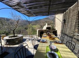 Superbe maison dans village au coeur de la Corse A casa Suttana, hotel cu parcare din Verdese