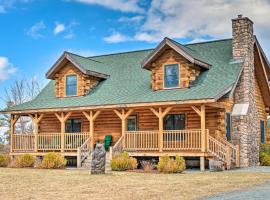 Charming Cabin with Deck, 10 Min to Bretton Woods!, вилла в городе Carroll