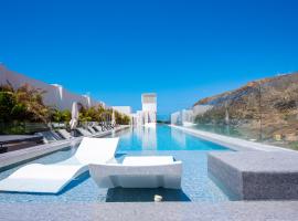 New Luxury Apartment First Line Sea View, hotel de luxo em Palm-mar