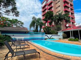 Hotel das Rosas, готель біля визначного місця Перехрестя Кристал-Чоук, у місті Sapiranga