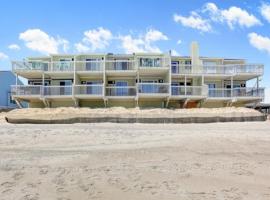 Beach Blanket - Spacious condo with Private beach access and resort amenities! condo, hotel in Kure Beach