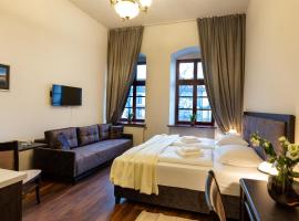 ZEPPELIN APARTMENTS Simple Acomodation, hotel in Jelenia Góra