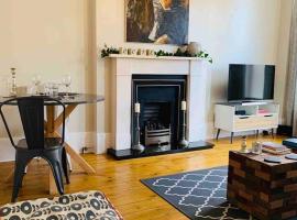 Luxury Fulham Flat with 5* touches nr River Thames, hotel u Londonu