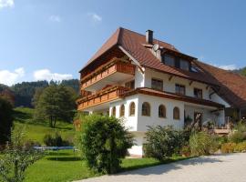 Wehrlemartinshof, hotel in Simonswald