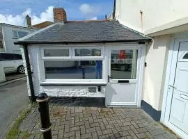 1 Bed Cottage - Sleeps 2 - Parking - WIfi