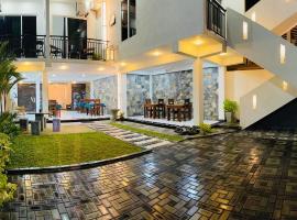 Funwhales Rest House, hotel di Negombo