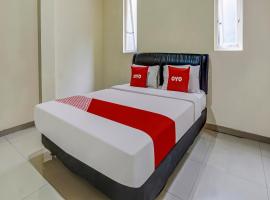 OYO 91084 Oke Guest House, hotel with parking in Malang