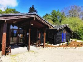 Shore Lodge, hotel with parking in Brodick