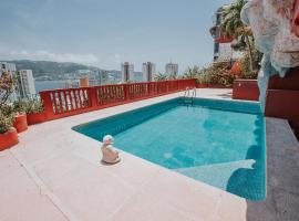 Casa con alberca con vistas a la bahia, villa in Acapulco