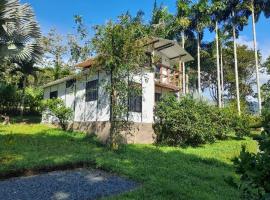 Cabañas en el Bosque, hotel que admite mascotas en Borrero Ayerbe