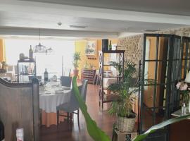 Casa castro, Hotel in Cruces