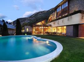 Hotel Riberies & SPA, hotel cu piscine din Llavorsí