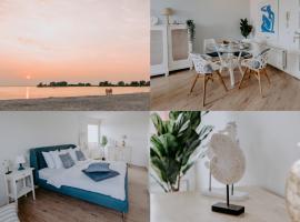 Stijlvol appartement op strand Makkum, hotel en Makkum