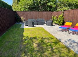 Fantastic villa bournemouth - spa, parking, garden, hotel with jacuzzis in Bournemouth