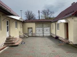 Mountain Countryside House & Courtyard near Sibiu, căsuță din Orlat