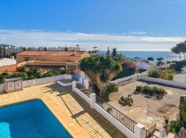 Bungalow with seaviews in Moraira，泰烏拉達的海灘飯店