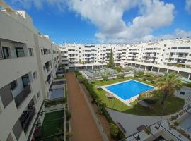 Magnífico apartamento en El Pto de Sta María, aire acc, piscina, zona niños y padel, accessible hotel in El Puerto de Santa María