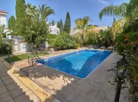 Cheerful 3 bdr villa near the beach, holiday rental in Coral Bay