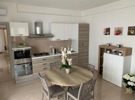 VILLA LUXURY TOTAL GREEN AD IMPATTO ZERO Villetta con 3 CAMERE DA LETTO, 3 BAGNI a 50 mt dalla spiaggia e dai lidi disponibile navetta per l'Areoporto, Hotel in Torre Lapillo