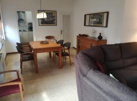 Apartamento duplex vacacional, beach rental in Arenys de Mar
