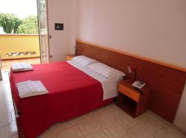 Villaggio Hotel Club Calanovellamare, курортний готель у місті Піраїно
