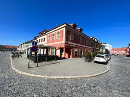 Hotel Maxi, hotel em Uherské Hradiště