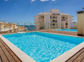 Magnificent 2BDR Apartment W/ AC & Pool - 2min from beach - by LovelyStay, hotel v destinácii Armação de Pêra