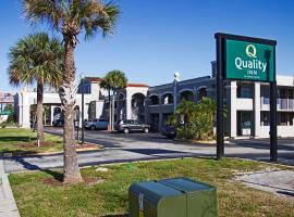 Quality Inn Orlando-Near Universal Blvd, hotelli Orlandossa lähellä maamerkkiä Universal Studios Orlando -teemapuisto