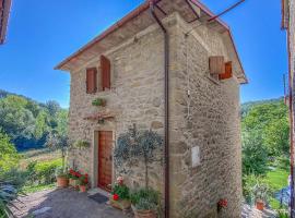 Nice Home In Caprese Michelangelo With 1 Bedrooms And Wifi, hotel amb aparcament a Caprese Michelangelo