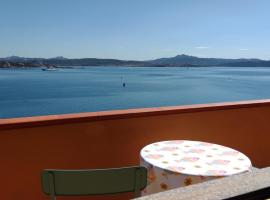 Appartamentino panoramico...con finestra sul mare!, hotel near Island of Spargi, La Maddalena