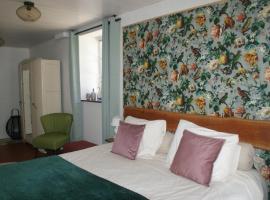 Chambres d'Hotes Raviere, hotel med parkering i Bouhy