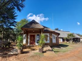 Monkey Mountain Family Lodge, hotel near Lalele Crocodile Farm, Gemsbokfontein