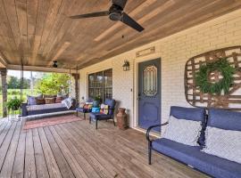 Charming Retreat on 80-Acre Willow Rock Ranch!, villa em Warm Springs