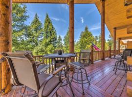 Quiet Ruidoso Cabin with Deck and Private Hot Tub, cottage in Ruidoso