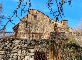 Chambre ou gîte dans une maison de montagne - De Suzon à Zélie, orlofshús/-íbúð í Entraigues