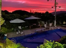 Casa de campo, com quadra de Beach Tennis, Volei e Fut Volei próxima a SP!!