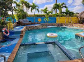 Susan and Ledif's Tropical Hideaway, hotel perto de Gulfstream Mall, Greenacres City