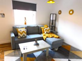 Dzīvoklis Newly refurbished 1 bed Apt in Hamilton Close to station and local amenities pilsētā Hamiltona