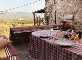 Garden House - Lovely Stone Built House with Panoramic View, hotel u gradu 'Volissos'