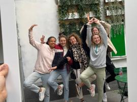 Lion University & Youth Hostel Milano, hotel in Milan