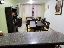 Cómodo apartamento con aire puro y vista panorámica ideal para turistas, apartment in Ambato