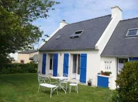 Holiday Home in Treompan near Sandy Beaches