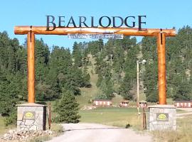Bearlodge Mountain Resort, svečių namai mieste Sandansas
