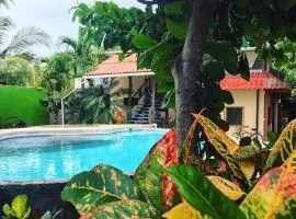 Beautiful Second Story Apartment 202 Next to Playa Flamingo