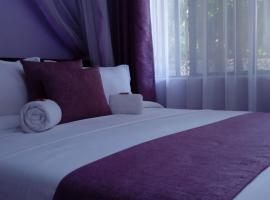 Rosa Gardens Hotel, hotel a Muhoroni