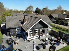 Heerlijke bungalow op 350 meter vanaf het strand!, котедж у місті Ауддорп