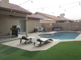 Cozy House with Pool htr, BBQ, near Val Vista Lakes